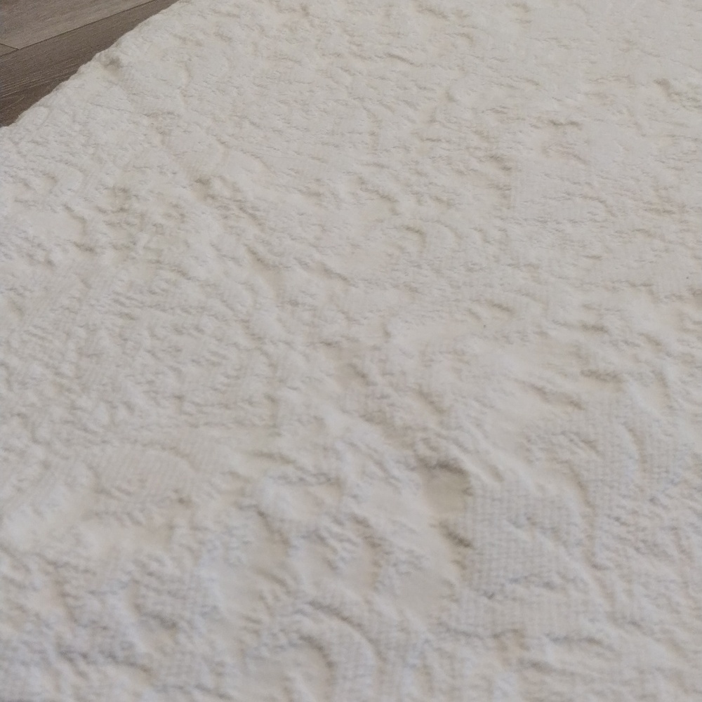 Elegant White Textured Coverlet - Picture 7 of 10